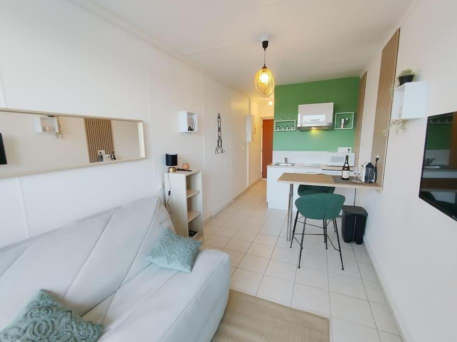 Studio Vue Mer - Plage De Trestraou Perros-Guirec Exteriör bild