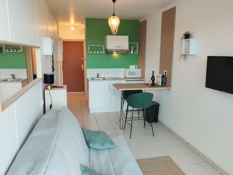 Studio Vue Mer - Plage De Trestraou Perros-Guirec Exteriör bild
